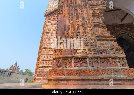 Krishna Chandra Tempel von Kalna, Westbengalen, Indien - Es ist einer der ältesten Tempel von Kalna mit Terrakotta-Kunstwerken auf den Tempelmauern. Stockfoto