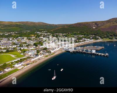 Luftaufnahme von der Drohne der Stadt Ullapool, Ross und Cromarty, Highland Region, Schottland, Großbritannien Stockfoto