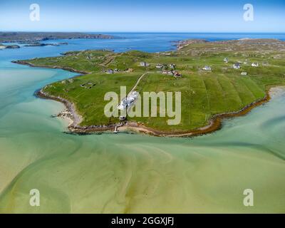 Luftaufnahme von der Drohne der Siedlung Uig und Crowlista an der Westküste der Isle of Lewis , Äußere Hebriden, Schottland, Großbritannien Stockfoto