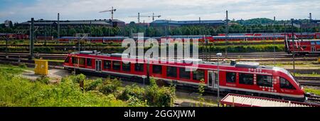 Blick auf den Zug der Deutschen Bahn im Hauptbahnhof Lübeck. Aufgenommen in Lübeck, Deutschland am 16. Juli 2016 Stockfoto