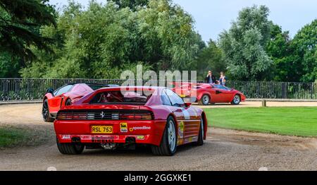 Supersportwagen, die sich für den Concours of Elegance 2021 in Hampton Court Gardens einschnüpften Stockfoto