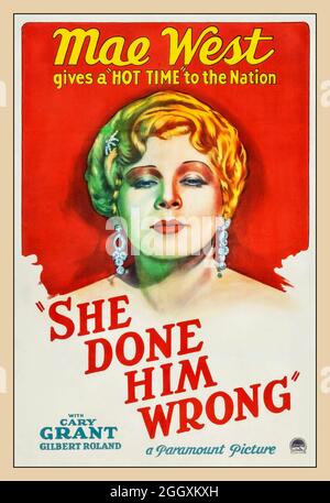 1933 Mae West im Vintage-Film „She Done Him Wrong“ Poster mit Cary Grant und Gilbert Roland Ein Paramount-Bild Stockfoto