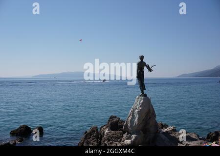 Satue der Jungfrau mit der Möwe in Opatija, Kroatien 2020 Stockfoto