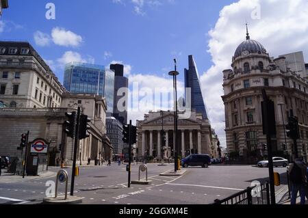Ein Blick auf die Mansion House Street in der City of London, Großbritannien Stockfoto