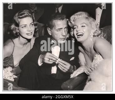 Archiv 1953 Marilyn Monroe sitzt neben dem amerikanischen Schauspieler Humphrey Bogart und der Schauspielerin Lauren Bacall, aufgenommen in Ciros Nachtclub in Los Angeles USA Hollywood Movie Star Photos B&W Stockfoto