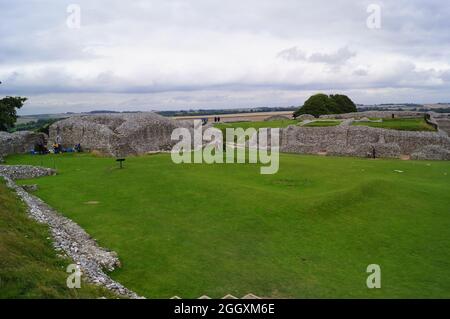 Besucher der alten Siedlung Old Sarum in Wiltshire, England (UK) Stockfoto