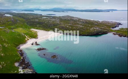 Luftaufnahme von der Drohne des Bosta-Strandes auf Great Bernera, Isle of Lewis, Äußere Hebriden, Schottland, Großbritannien Stockfoto