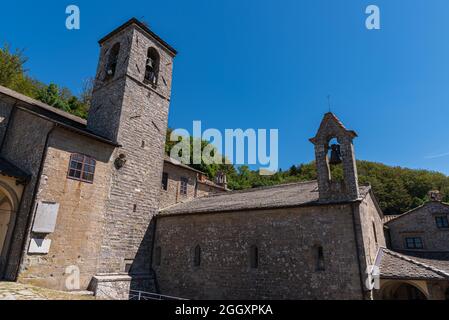 Das Franziskanerheiligtum von La Verna (Provinz Arezzo) ist berühmt dafür, dass es der Ort ist, an dem der hl. Franz von Assisi am September die Stigmata erhielt Stockfoto