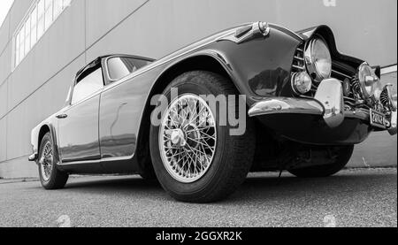 Der TR4 (Triumph Roadster 4) war ein Pkw, den Triumph von 1961 bis 1965 produzierte. Der TR4 hatte den Motor vorne eingebaut. Die Traktion wa Stockfoto