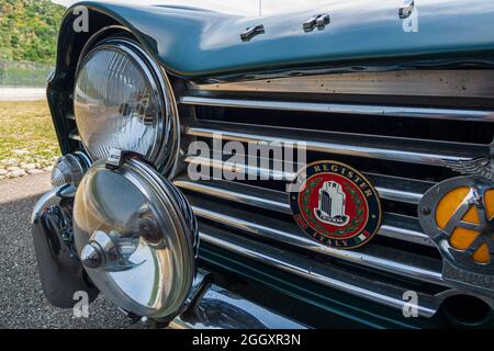 Der TR4 (Triumph Roadster 4) war ein Pkw, den Triumph von 1961 bis 1965 produzierte. Der TR4 hatte den Motor vorne eingebaut. Die Traktion wa Stockfoto