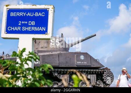 Sherman Panzer aus der französischen 2. DB, Arromanche, Calvados, Normandie Region, Nordwestfrankreich Stockfoto