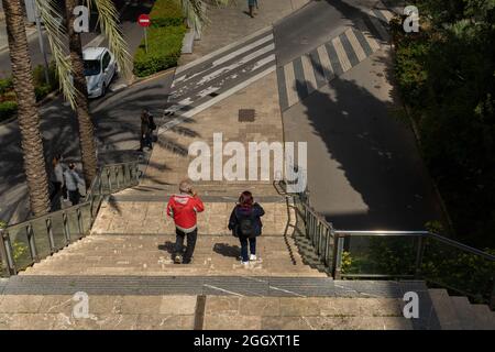 Palma de Mallorca, Spanien; 23 2021. april: Luftaufnahme der Treppe, die zur Plaza Mayor der Stadt Palma de Mallorca führt, bei Spaziergängen Stockfoto