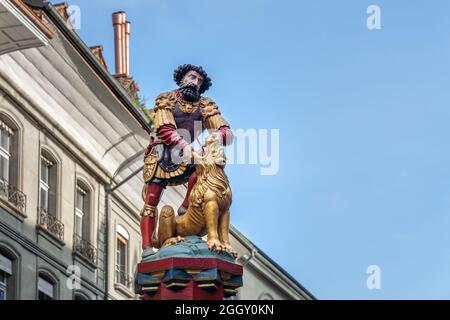 Simsonbrunnen - einer der mittelalterlichen Brunnen der Berner Altstadt - Bern, Schweiz Stockfoto