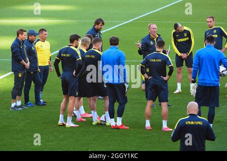 Kiew, Ukraine. September 2021. Ukrainische Spieler nehmen am 3. September 2021, am Vorabend des Qualifikationsspiels der FIFA Fußball-Weltmeisterschaft Katar 2022 zwischen der Ukraine und Frankreich, an einer Trainingseinheit im Olympiastadion in Kiew Teil (Foto: Aleksandr Gusev/Pacific Press) Quelle: Pacific Press Media Production Corp./Alamy Live News Stockfoto