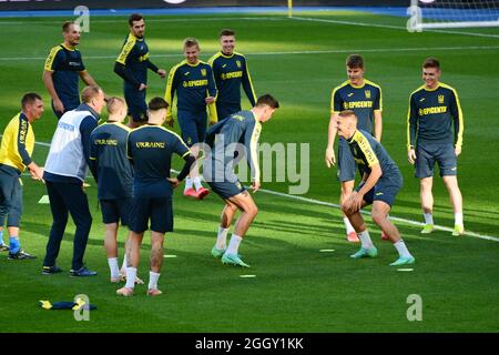 Kiew, Ukraine. September 2021. Ukrainische Spieler nehmen am 3. September 2021, am Vorabend des Qualifikationsspiels der FIFA Fußball-Weltmeisterschaft Katar 2022 zwischen der Ukraine und Frankreich, an einer Trainingseinheit im Olympiastadion in Kiew Teil (Foto: Aleksandr Gusev/Pacific Press) Quelle: Pacific Press Media Production Corp./Alamy Live News Stockfoto