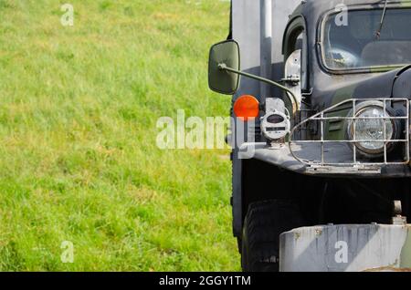 Alte verlassene gepanzerte Fahrzeuge des zweiten Weltkrieges Stockfoto