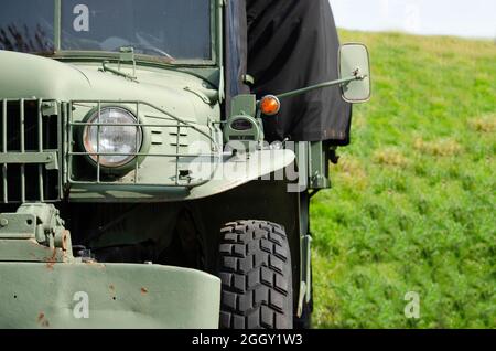 Alte verlassene gepanzerte Fahrzeuge des zweiten Weltkrieges Stockfoto