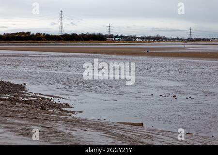 Eine schwache Gezeitenbohrung an der Wyre-Mündung im Gebiet Skippool Creek Stockfoto