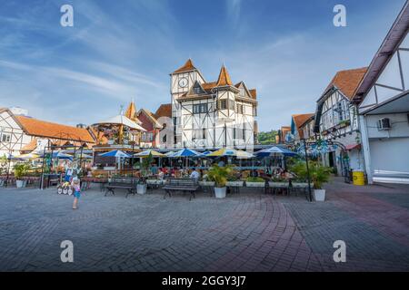 Im Park des Deutschen Dorfes (Parque Vila Germânica) findet das Blumenau Oktoberfest statt - Blumenau, Santa Catarina, Brasilien Stockfoto