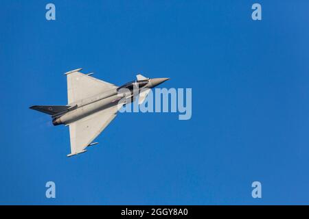 Bournemouth, Dorset, Großbritannien. September 2021. Tag 2 des Bournemouth Air Festivals mit viel Aktivität am Himmel, auf dem Meer und an Land. RAF Typhoon begeistert die Massen mit seinem Brüllen. Quelle: Carolyn Jenkins/Alamy Live News Stockfoto