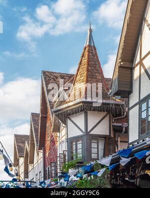 Im Park des Deutschen Dorfes (Parque Vila Germânica) findet das Blumenau Oktoberfest statt - Blumenau, Santa Catarina, Brasilien Stockfoto