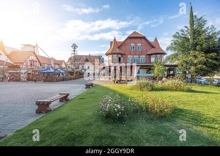 Im Park des Deutschen Dorfes (Parque Vila Germânica) findet das Blumenau Oktoberfest statt - Blumenau, Santa Catarina, Brasilien Stockfoto