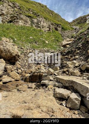 Besondere Felsen auf den Bergen Stockfoto