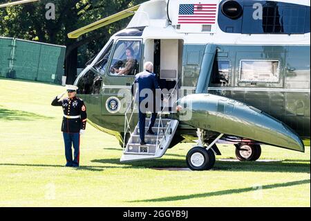 Washington DC, USA. September 2021. Präsident Joe Biden nimmt an der Marine One Teil, als er das Weiße Haus verlässt, um nach New Orleans, Louisiana, zu reisen. Kredit: SOPA Images Limited/Alamy Live Nachrichten Stockfoto