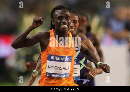 Brüssel, Belgien. September 2021. Francine Niyonsaba aus Burundi tritt beim 5.000-m-Finale der Frauen bei der World Athletics Wanda Diamond League in Brüssel, Belgien, am 3. September 2021 an. Quelle: Zheng Huansong/Xinhua/Alamy Live News Stockfoto