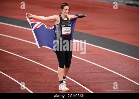 TOKIO, JAPAN. September 2021. Holly Robinson (NEZ) feiert am Freitag, den 03. September 2021 in TOKIO, JAPAN, den Gewinn des WomenÕs Javelin Throw - F46 Finals bei Leichtathletik-Events - den Paralympischen Spielen von Tokio 2020 im Olympiastadion. Kredit: Taka G Wu/Alamy Live Nachrichten Stockfoto