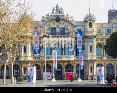 Das alte Zollgebäude von Port Vell - Barcelona, Katalonien, Spanien Stockfoto