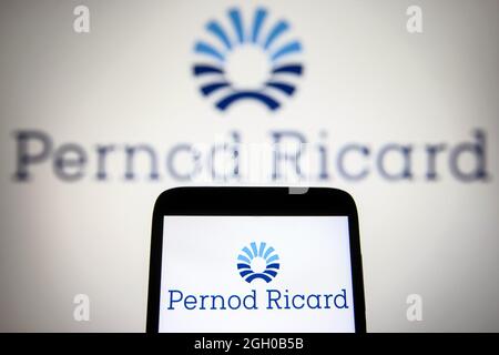 Ukraine. September 2021. In dieser Abbildung ist ein Pernod Ricard-Logo auf einem Smartphone und einem pc-Bildschirm zu sehen. Kredit: SOPA Images Limited/Alamy Live Nachrichten Stockfoto