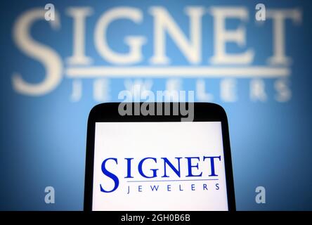 Ukraine. September 2021. In dieser Abbildung ist ein Signet Jewelers Logo auf einem Smartphone und einem pc-Bildschirm zu sehen. Kredit: SOPA Images Limited/Alamy Live Nachrichten Stockfoto