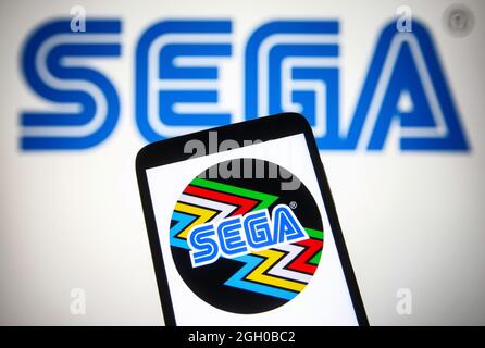 Ukraine. September 2021. In dieser Abbildung ist ein Sega-Logo auf einem Smartphone und einem pc-Bildschirm zu sehen. (Foto von Pavlo Gonchar/SOPA Images/Sipa USA) Quelle: SIPA USA/Alamy Live News Stockfoto