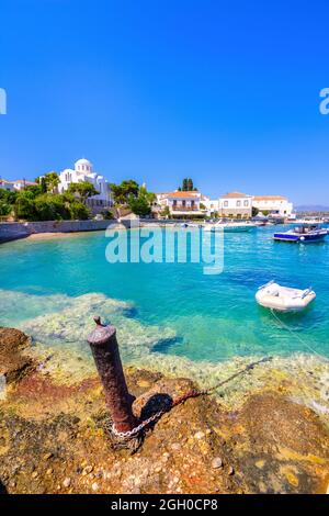 Blick auf die wunderschöne Insel Spetses, Griechenland. Stockfoto