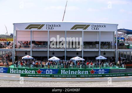 Zandvoort, Niederlande. September 2021. ZANDVOORT, NIEDERLANDE - 4. SEPTEMBER: Der Formel-1-Paddock-Club beim Rennen der Formel 3 auf dem Circuit Zandvoort am 4. September 2021 in Zandvoort, Niederlande. (Foto von Marcel ter Bals/Orange Picics) Credit: Orange Pics BV/Alamy Live News Stockfoto