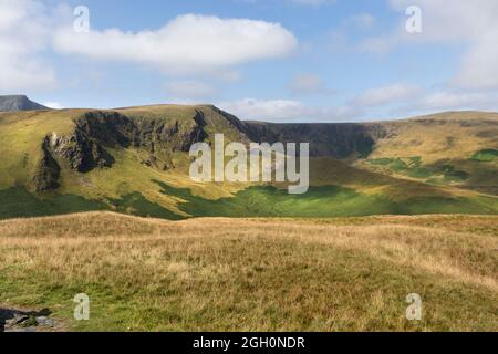 Bannerdale Crags und Bowscale Fell aus der Sicht von Souther Fell, Lake District, Cumbria, Großbritannien Stockfoto