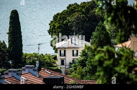 Villa Oleandra am Comer See. Das weiße Haus mit 25 Zimmern im Ort Laglio gehört Schauspieler George Clooney. Er wohnt dort im Sommer in Italien. Stockfoto