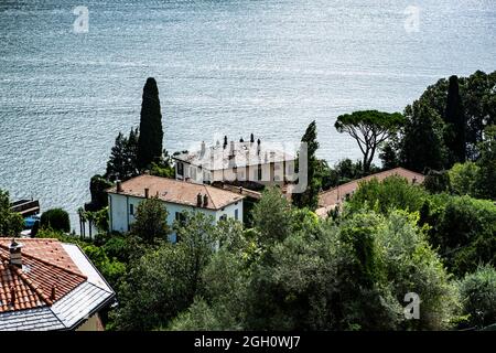 Villa Oleandra am Comer See. Das weiße Haus mit 25 Zimmern im Ort Laglio gehört Schauspieler George Clooney. Er wohnt dort im Sommer in Italien. Stockfoto