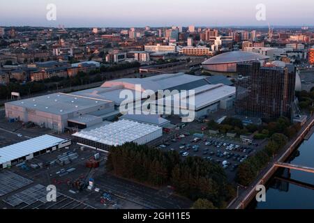 Glasgow, Schottland, 1. September 2021. IM BILD: Drone-Luftaufnahme von oben auf den COP26-Veranstaltungsort, der auf dem SEC (Scottish Event Campus) in Glasgow stattfindet, der früher als SECC (Scottish Exhibition and Conference Center) bekannt war, zusammen mit dem SEC Armadillo und der SSE Hydro Arena, die den neuen Campus bilden. Vom 1. Bis 12. November dieses Jahres wird hier die Klimakonferenz COP26 stattfinden. Quelle: Colin Fisher. Stockfoto