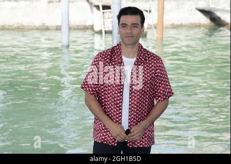 Venedig, Italien. September 2021. Oscar Isaac bei der Ankunft im Casino im Rahmen des 78. Internationalen Filmfestivals von Venedig am 04. September 2021 in Venedig, Italien. Foto von Aurore Marechal/ABACAPRESS.COM Quelle: Abaca Press/Alamy Live News Stockfoto