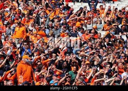 Zandvoort, Niederlande. September 2021. Circuit Atmosphäre - Fans in der Tribüne. Großer Preis der Niederlande, Samstag, 4. September 2021. Zandvoort, Niederlande. Quelle: James Moy/Alamy Live News Stockfoto