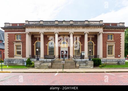 BRADFORD, PA, USA-13. AUGUST 2021: Das alte Postgebäude, das jetzt als Bürofläche angemietet wird. Stockfoto