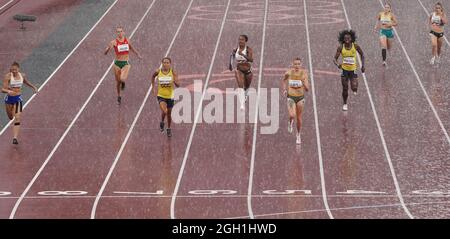 Tokio, Japan. September 2021. Paralympics: Leichtathletik, Frauen, 400-Meter-Finale, T38, im Olympiastadion. Goldmedaillengewinnerin Lindy Ave (Deutschland, 4. Von rechts) in Aktion. Daneben stehen Margarita Alexandrovna Goncharova (Russland, l-r), Luca Ekler (Ungarn), Darian Faisury Jimenez Sanchez (Kolumbien), Kadeena Cox (USA), Katty Hurtado (Kolumbien, 3. Von r-r), Rhiannon Clarke (Australien) und Ali Smith (Großbritannien). Kredit: Marcus Brandt/dpa/Alamy Live Nachrichten Stockfoto