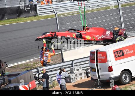 Zandvoort, Niederlande. September 2021. 04.09.2021, Circuit Park Zandvoort, Zandvoort, FORMEL 1 HEINEKEN DUTCH GRAND PRIX 2021, im Bild Unfall von Carlos Sainz Jr. (ESP # 55), Scuderia Ferrari Mission winnow Credit: dpa/Alamy Live News Stockfoto