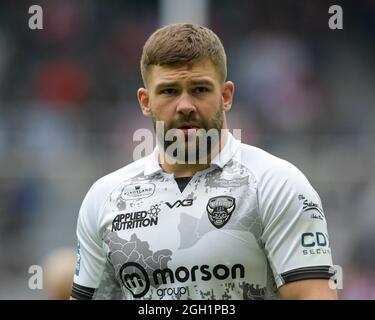 Newcastle, Großbritannien. September 2021. Ryan Lannon (11) von Salford Red Devils beim Aufwärmen in Newcastle, Großbritannien am 9/4/2021. (Foto von Simon Whitehead/News Images/Sipa USA) Quelle: SIPA USA/Alamy Live News Stockfoto