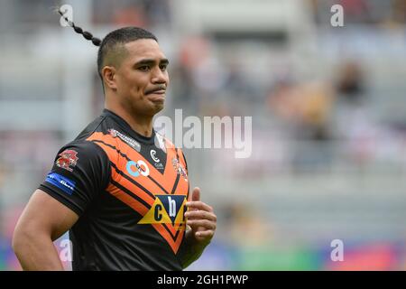 Newcastle, England - 4. September 2021 -Peter Mata'utia von Castleford Tigers beim Aufwärmen in der Rugby League Betfred Super League Magic Weekend Castleford Tigers vs Salford Red Devils im St James' Park Stadium, Newcastle, Großbritannien Credit: Dean Williams/Alamy Live News Stockfoto