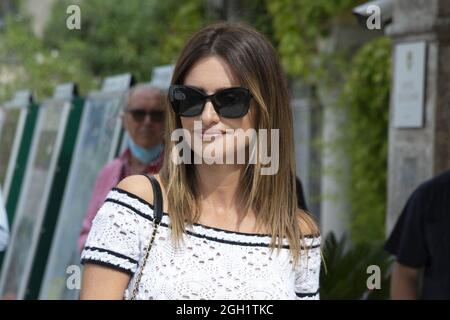 Venedig, Italien. September 2021. Penelope Cruz, der am 04. September 2021 im Excelsior Hotel im Rahmen der 78. Internationalen Filmfestspiele von Venedig in Venedig, Italien, eintrifft. Foto von Aurore Marechal/ABACAPRESS.COM Quelle: Abaca Press/Alamy Live News Stockfoto