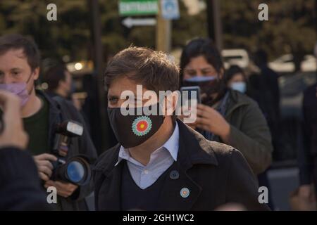 Argentinien. September 2021. Axel Kicilloof, Gouverneur der Provinz Buenos Aires, spricht mit den Anwesenden der Kampagne. (Foto: Esteban Osorio/Pacific Press) Quelle: Pacific Press Media Production Corp./Alamy Live News Quelle: Pacific Press Media Production Corp./Alamy Live News Stockfoto