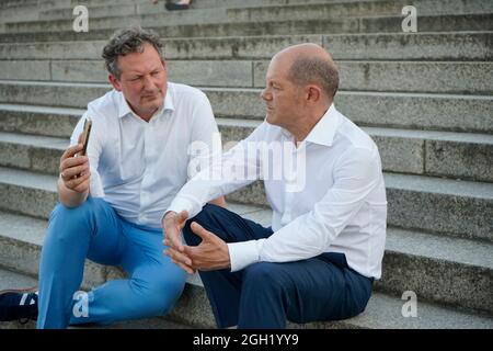 Eckart von Hirschhausen, Olaf Scholz, 21. Juni 2021, Berlin (nur für redaktionelle Verwendung. Keine Werbung. Referenzdatenbank: http://www.360-berl Stockfoto